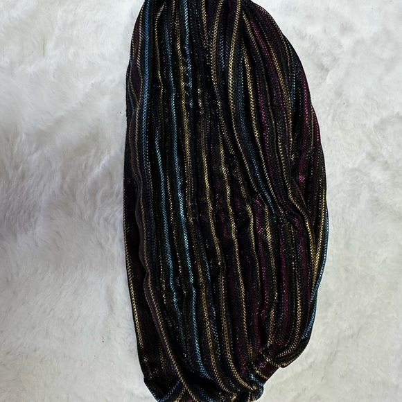 Elegant Black and Silver Women's turban - Picture 3 of 4